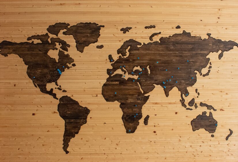 How to expand your e-commerce worldwide and manage cross-border shipping?