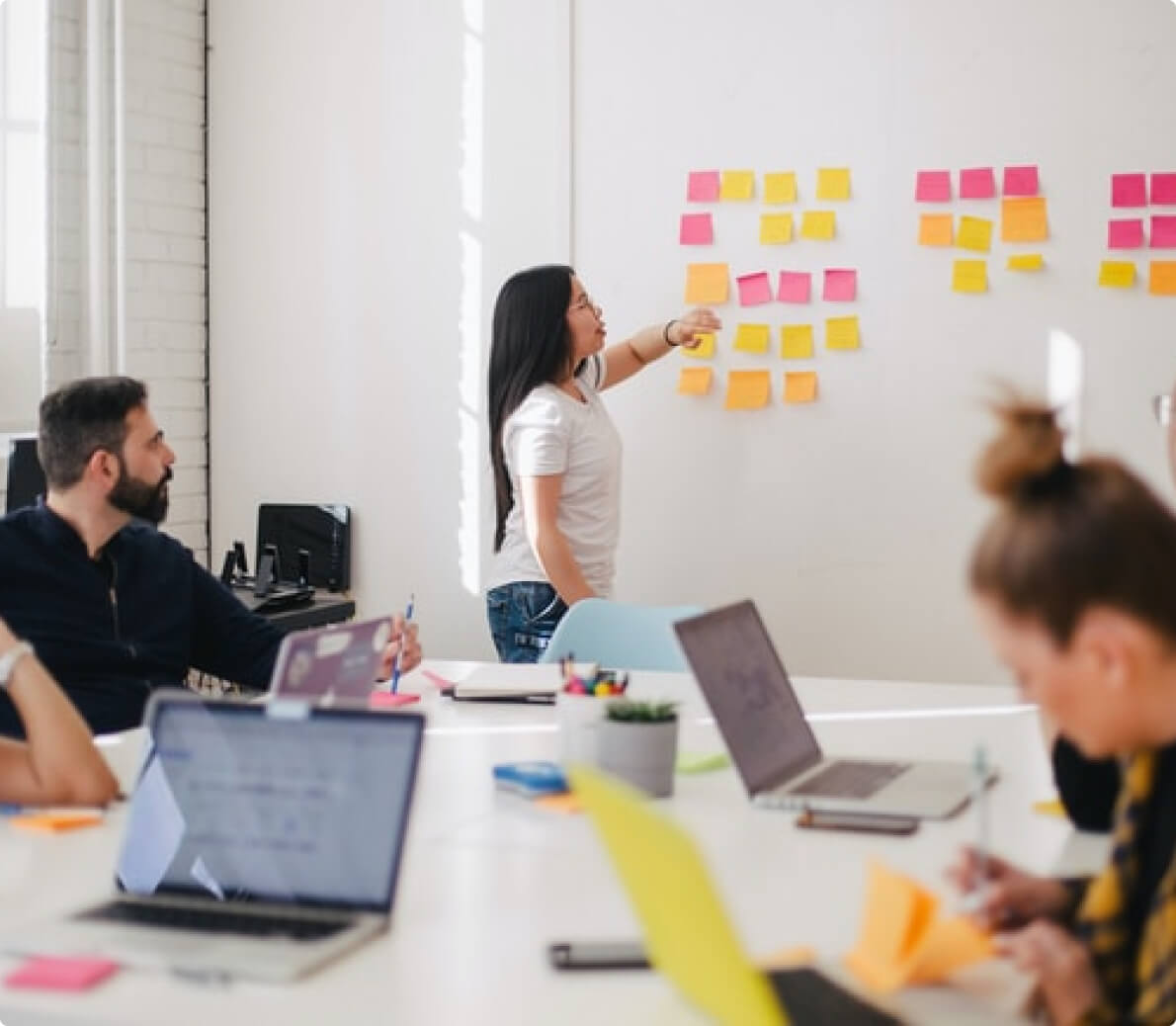 Collaborateurs dans un bureau