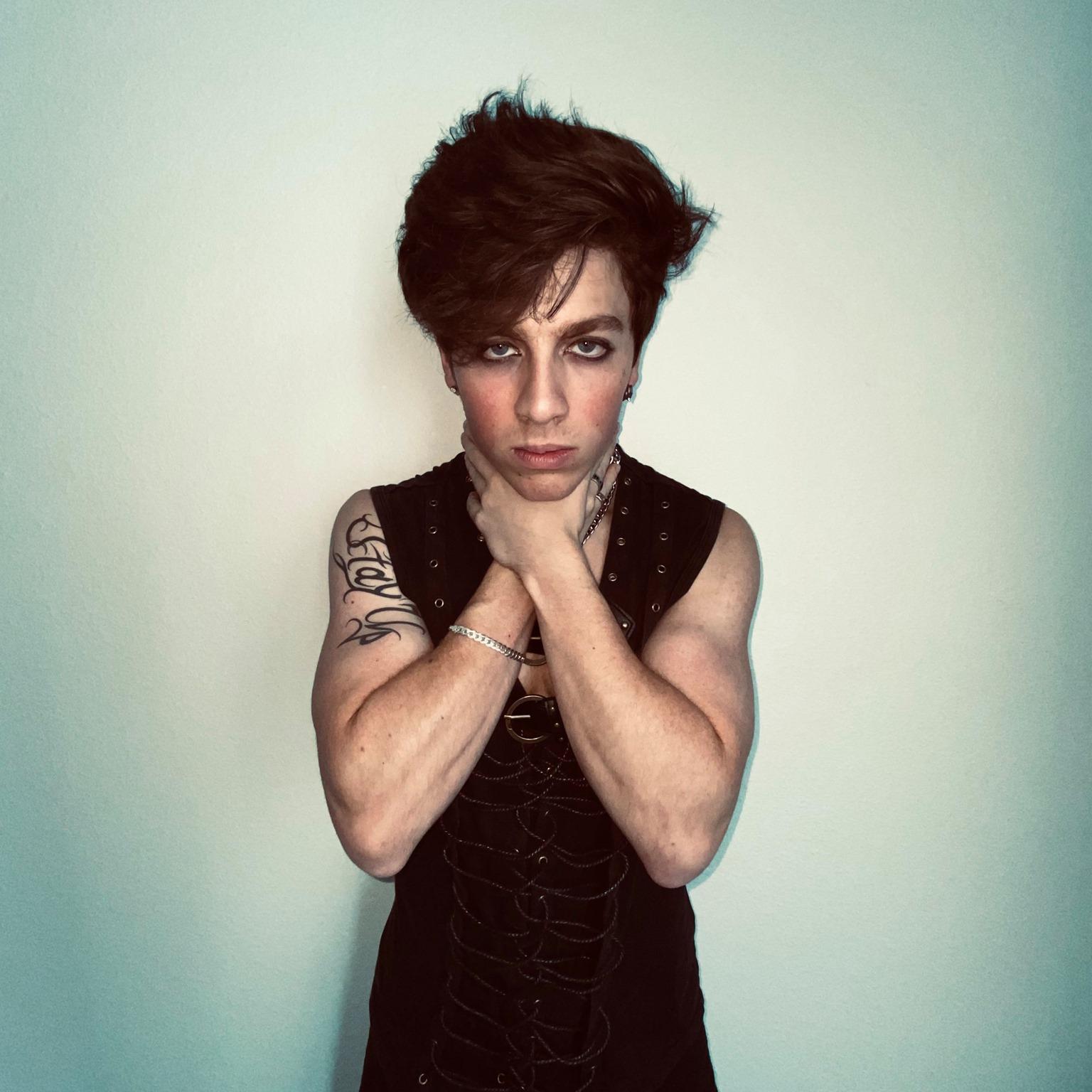 TX2: Learn About the Rising Music Artist