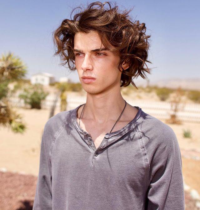 Mehro – The Rising Star of Indie Music