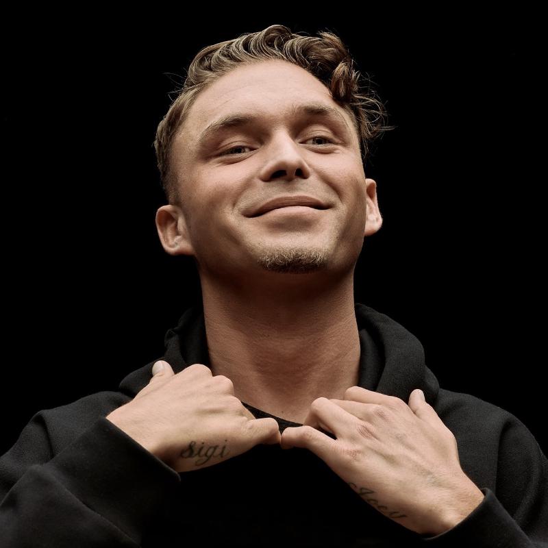 Gilli | Singer, Songwriter & Musician