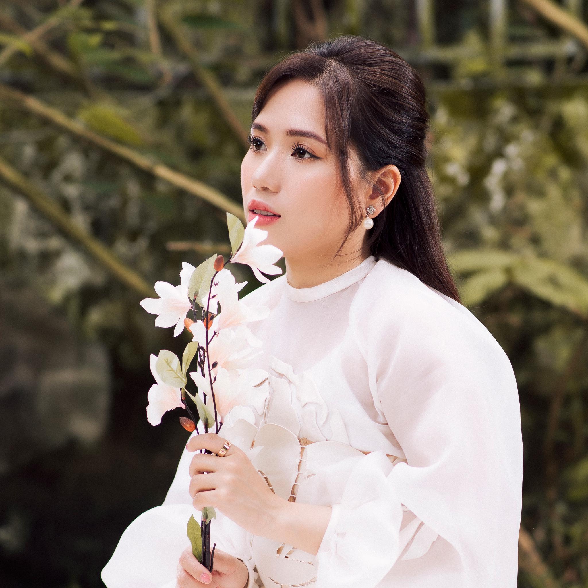 Thùy Chi: The Extraordinary Vietnamese Singer