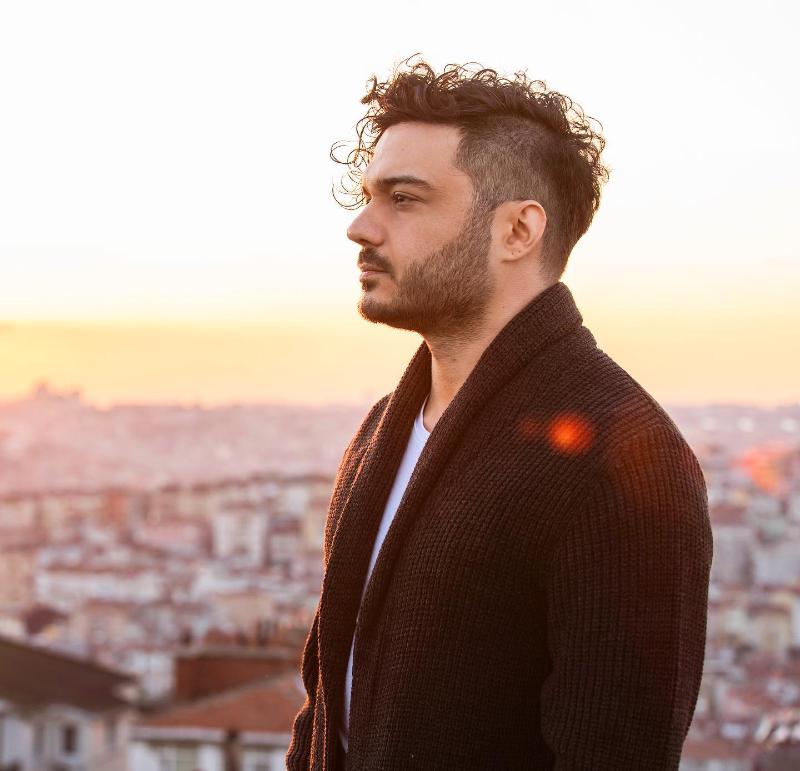 İlyas Yalçıntaş Biography and Music of Turkish Singer