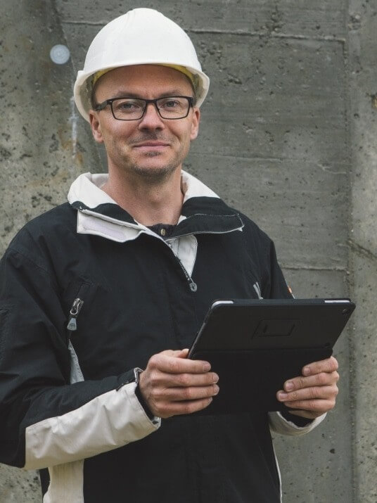 „Capmo bringt mehr Einstimmigkeit auf die Baustelle. Alle Beteiligten haben die Dokumente auf einen Blick und in der Hosentasche, immer aktuell. Das spart Zeit und Missverständnisse!“