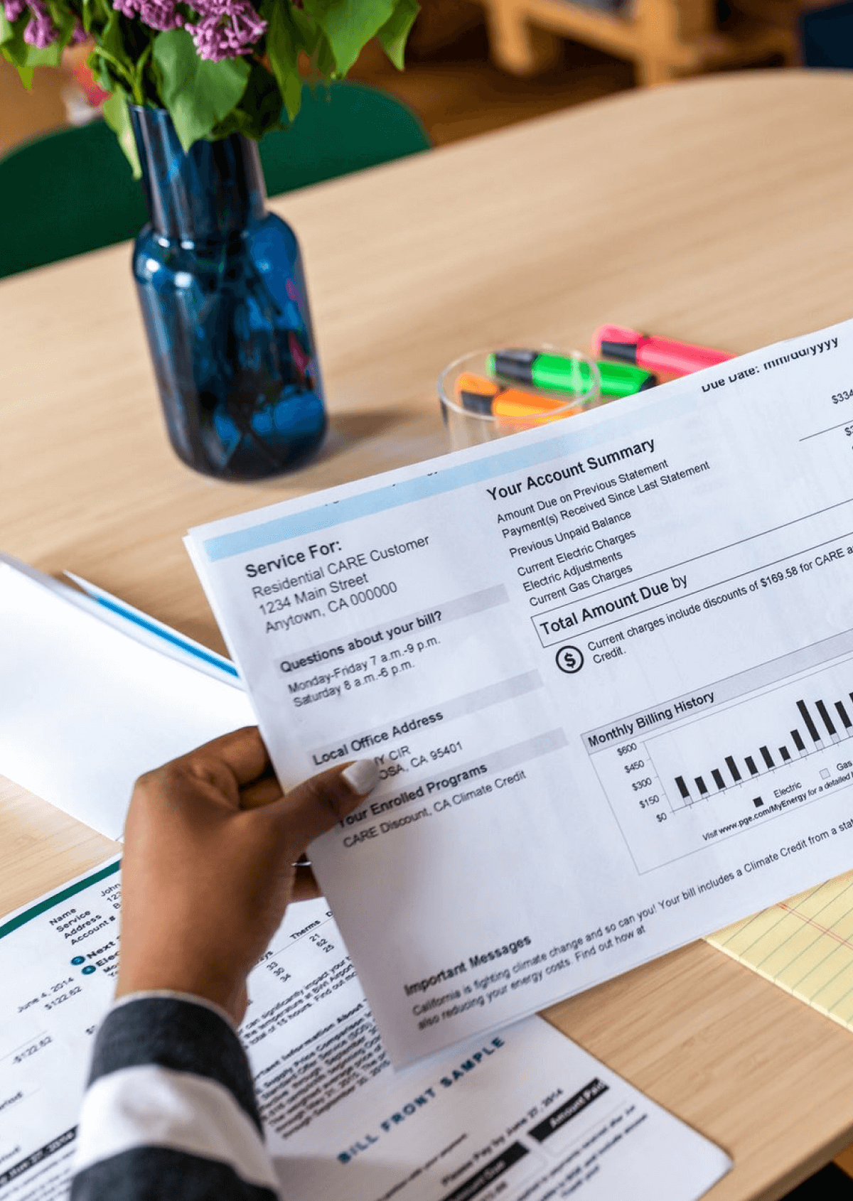 Particuliers qui reçoit sa feuille d'impôts