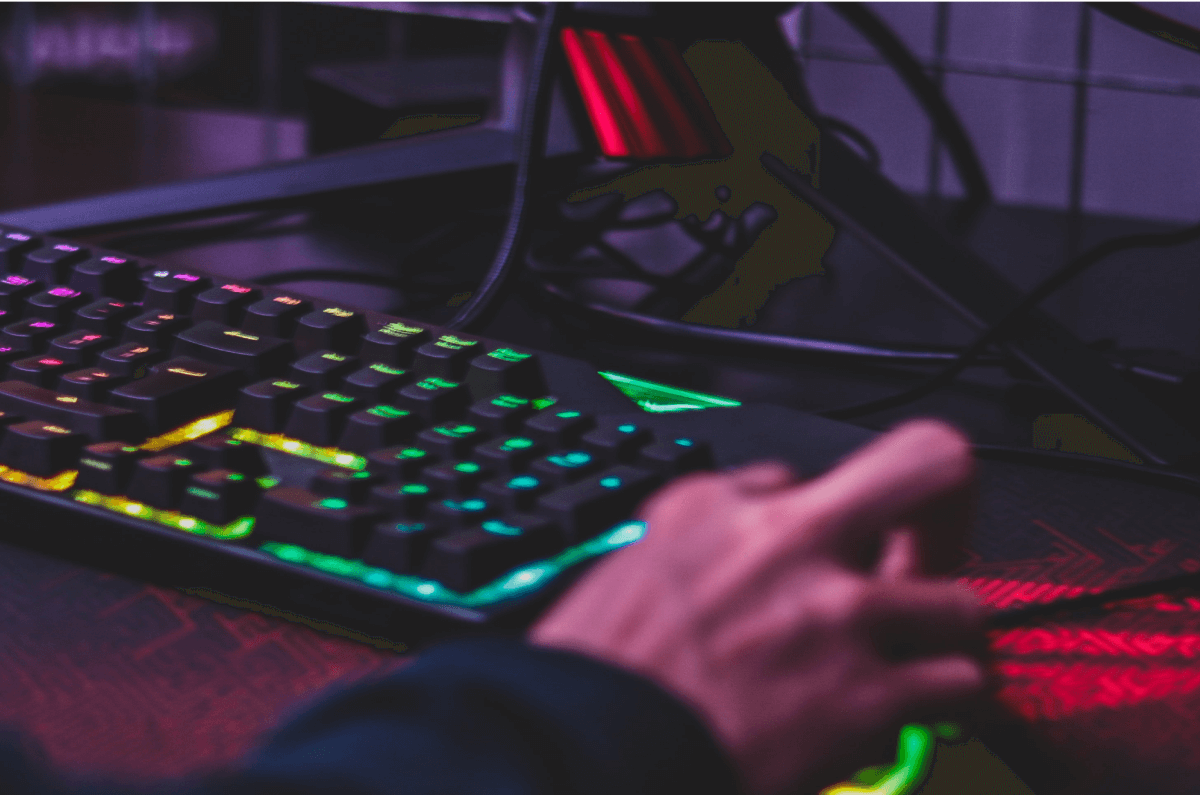 Personne en train de faire du streaming et gaming