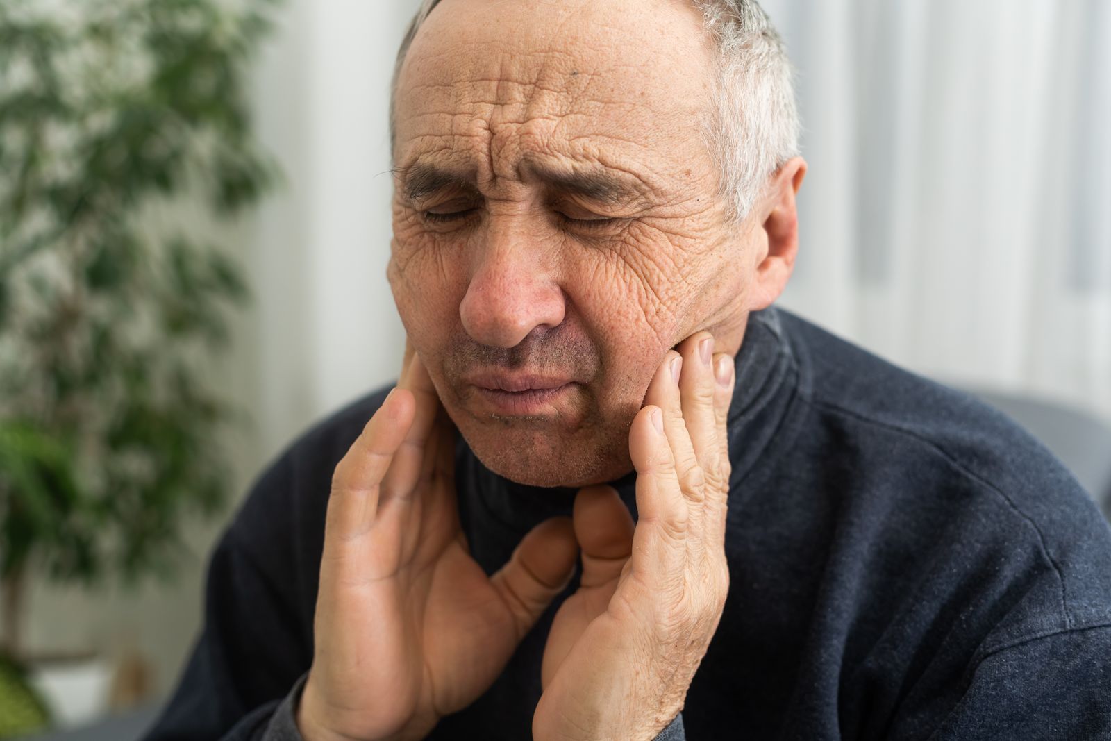 How to Relieve Jaw Pain from a Cold How to Get Rid of Fluid in the Ear