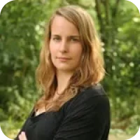 a women who look the camera