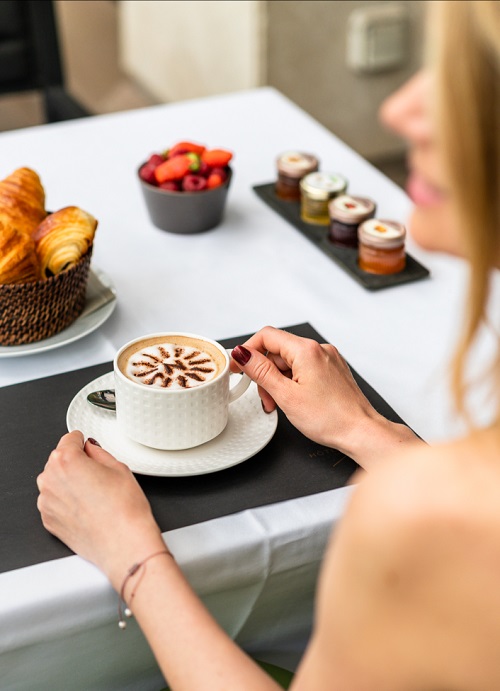 Photo Bar 1807 petit déjeuner Hôtel Napoléon Paris