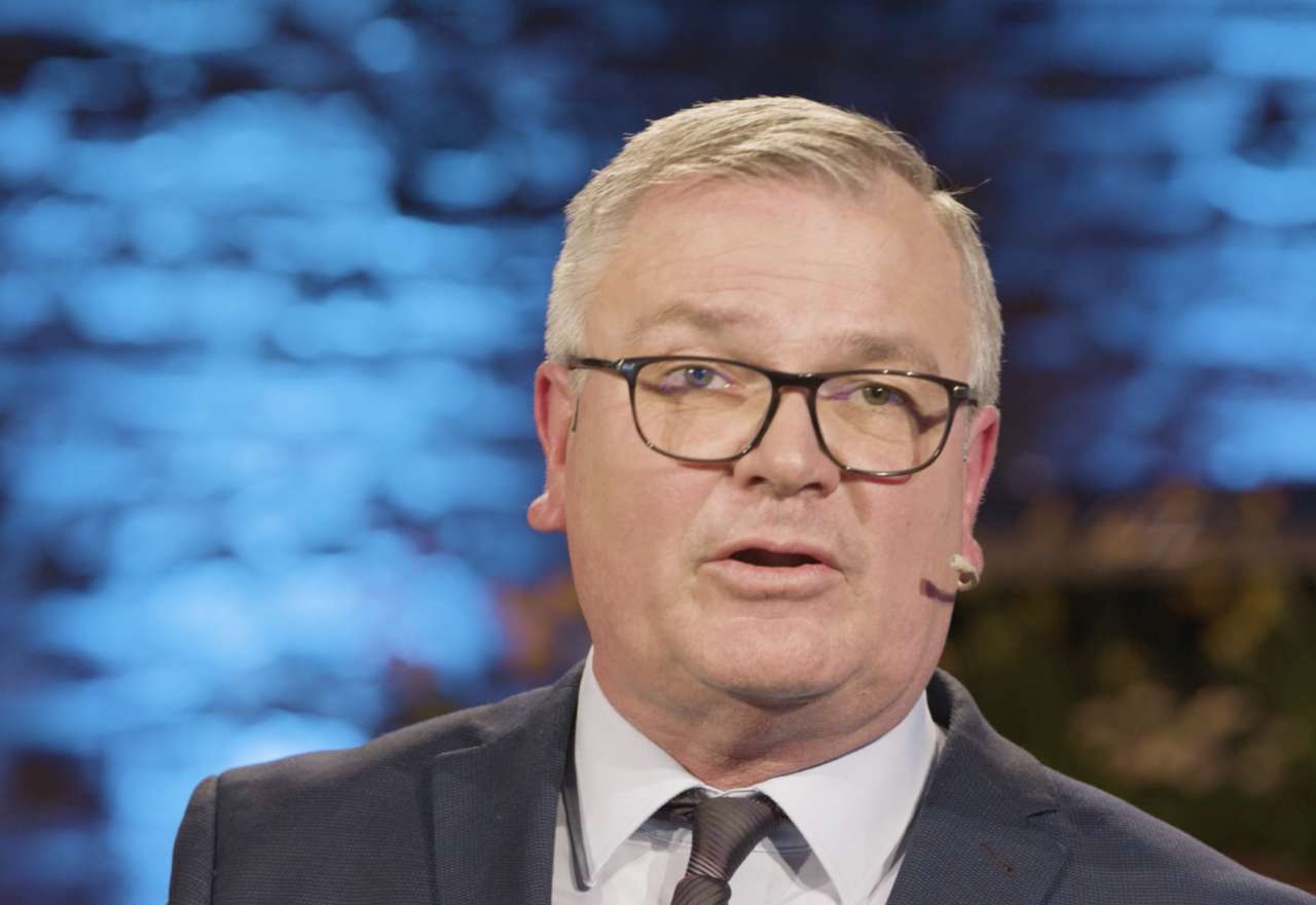 diepro. Cases Jürgen B. Hausmann Hurra, wir lachen noch