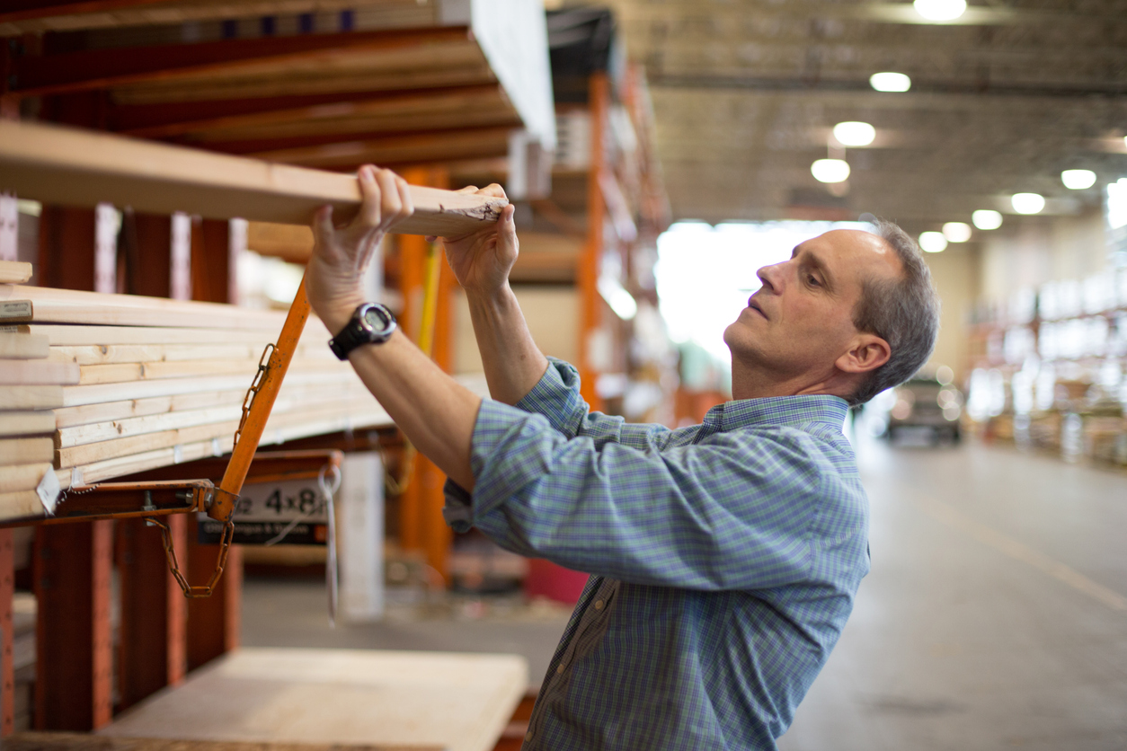 contractor purchasing lumber