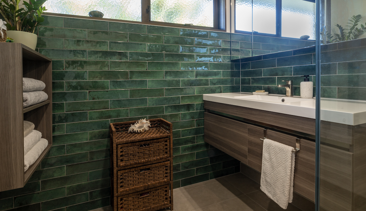 Transforming a 1980s Bathroom into a Haven of Tranquillity in ...