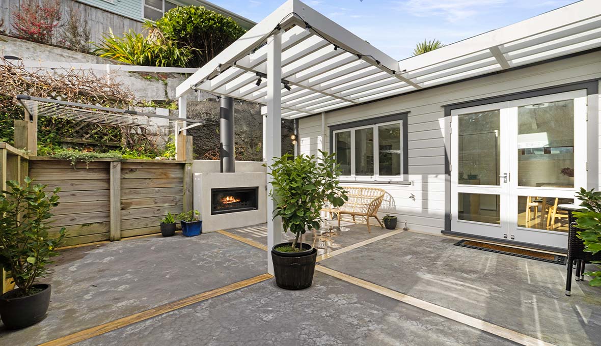 A Cosy, Contemporary Courtyard Design and Garage Renovation in Brooklyn ...