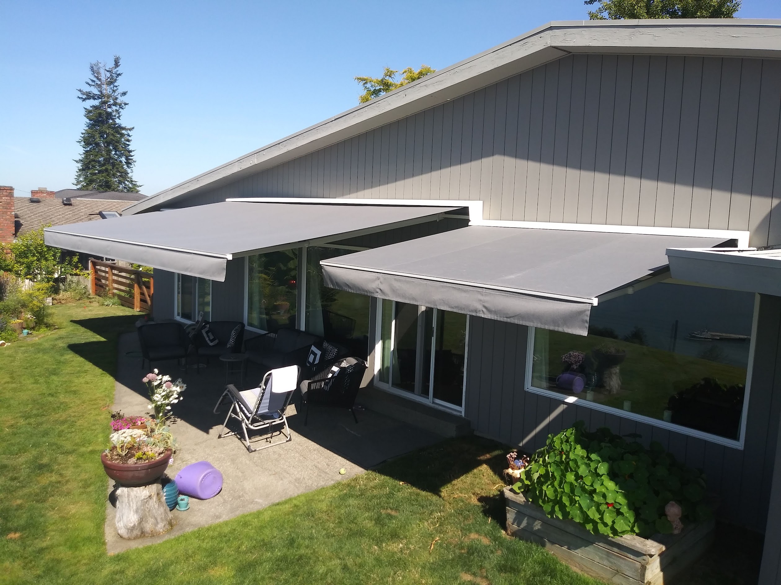 Tent & Awning Retractable Awnings