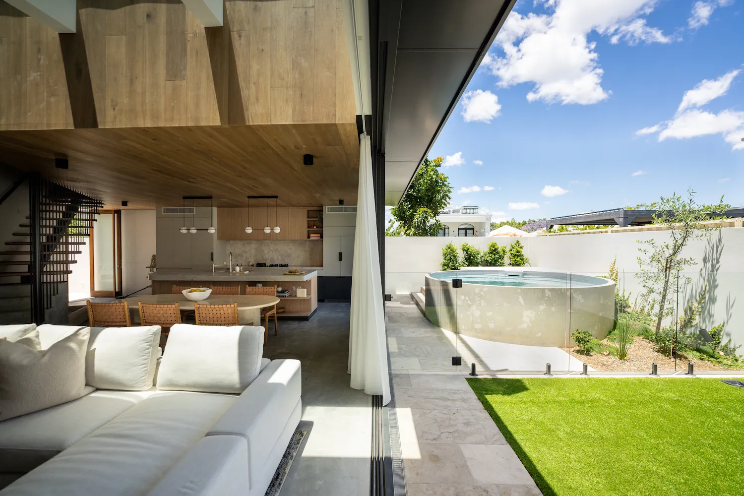 Showing the connection between the indoor and outdoor spaces