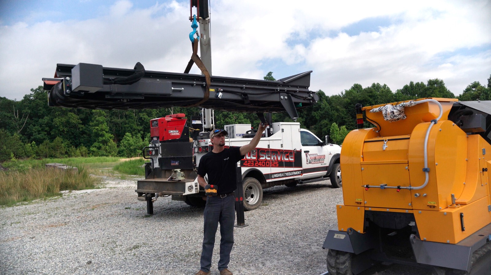 Service technician on site at MG Construction with ARK KJ-503