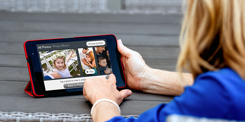 GrandPad user enjoys the Photos app