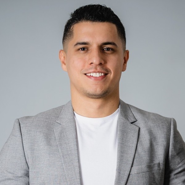 Headshot of Refael Angarita