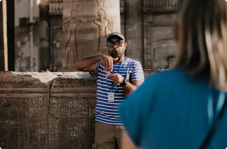 what-are-the-key-skills-and-duties-of-a-tour-guide