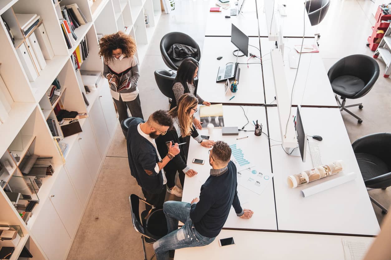 Comparing hot desking and desk hotelling Hot desking versus desk hotelling