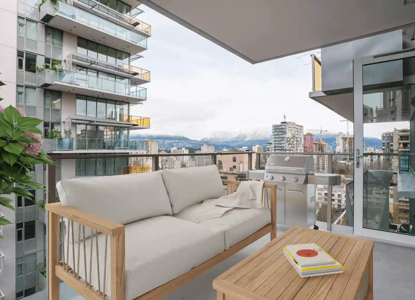 1365 Davie Street, Vancouver BC, V6E 1N2 SoulHomes Sit Back