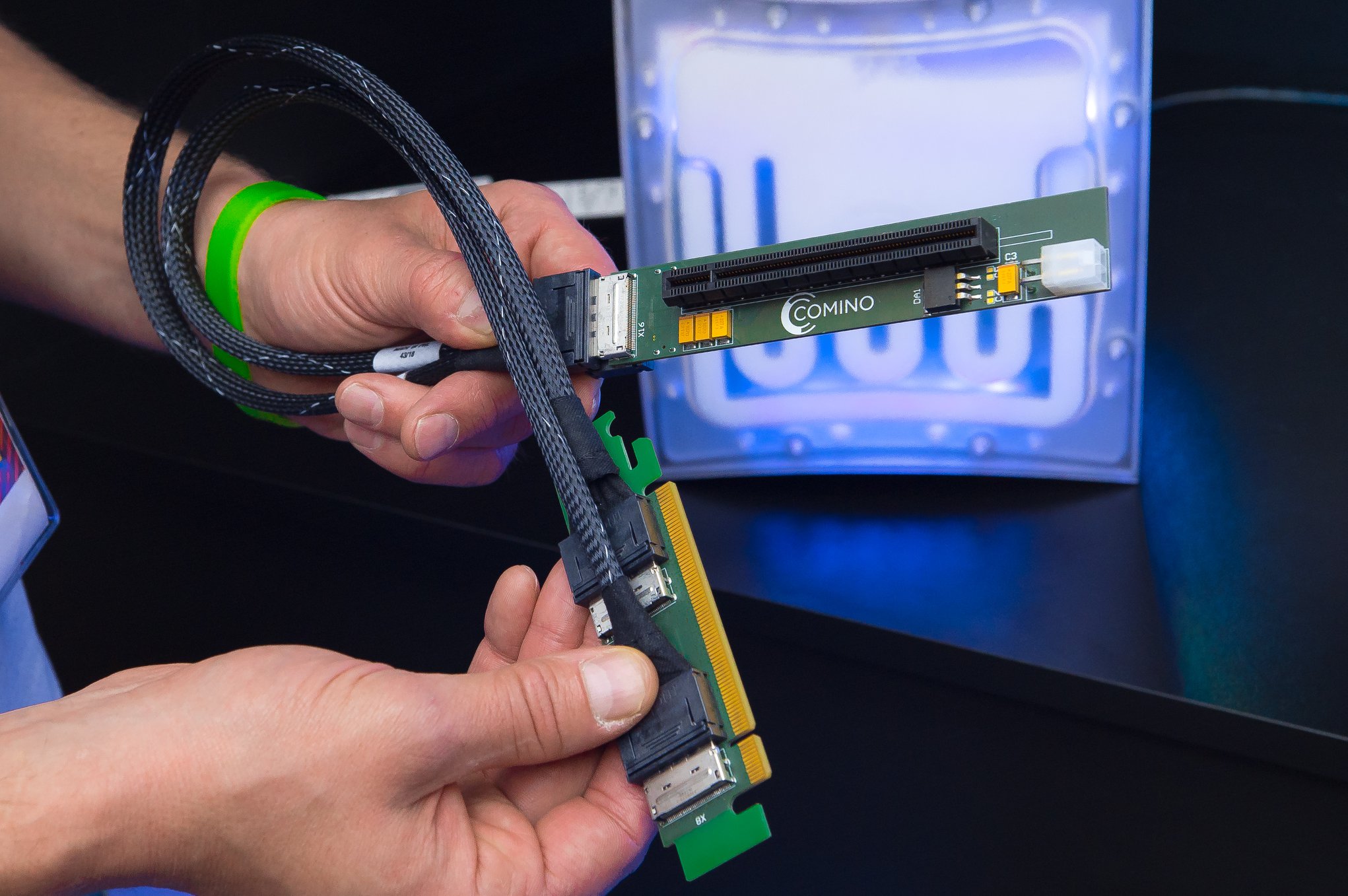 High-end PCI-E 16x risers are now available to order! | Comino Company blog