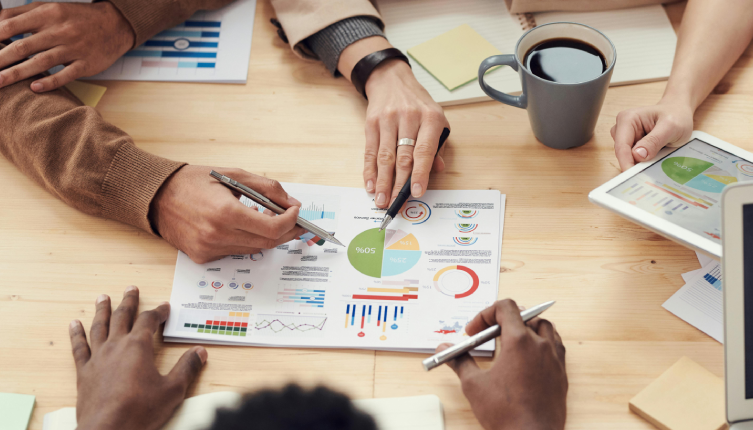 Data literacy: Several people analyze diagrams together