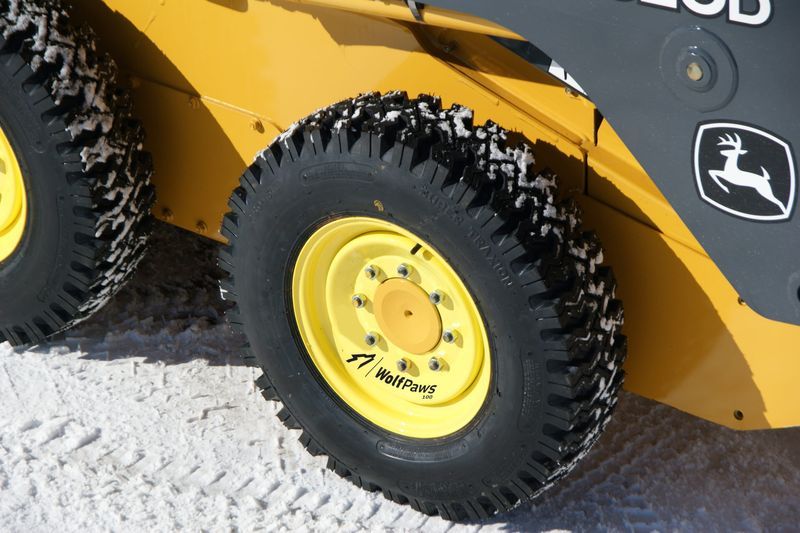 Tracked vs. Wheeled Skid Steers