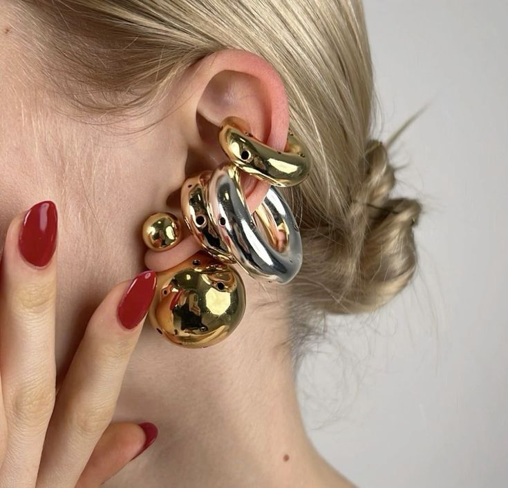 The Great Gold vs. Silver Jewelry Debate