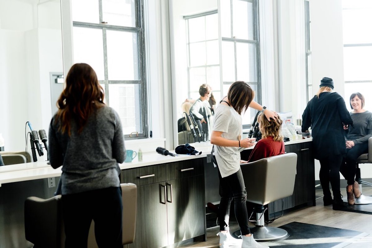 how-to-pay-salon-employees-4-models-you-can-use