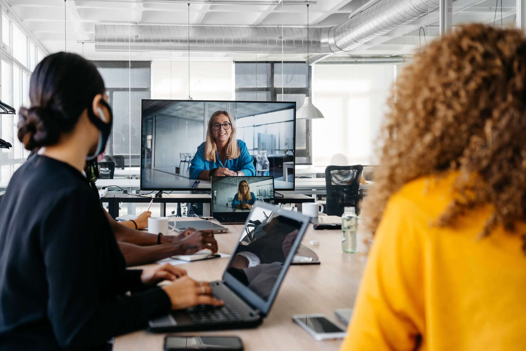 Hybrid Meetings 101 Simple Steps for Effortless Hybrid Meetings