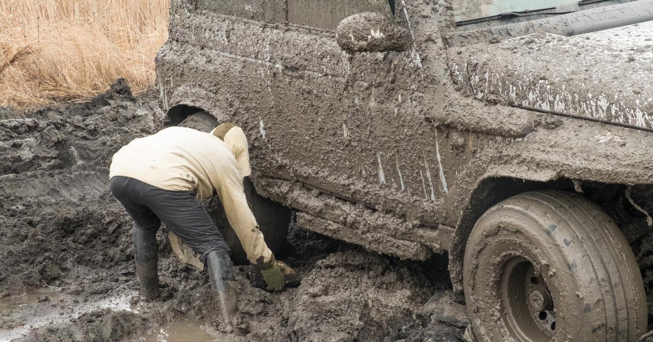 How To Get Out Of Mud Without A Winch Junkyard Mob
