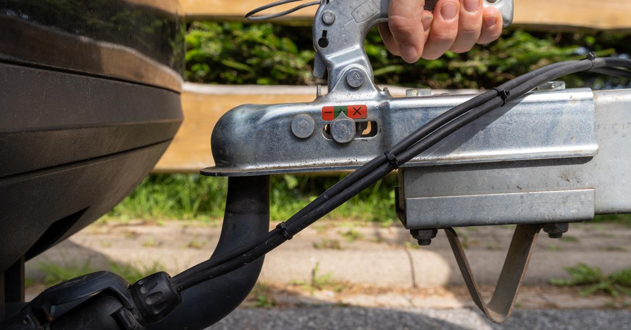 Does Weight Distribution Hitch Increase Payload? Junkyard Mob