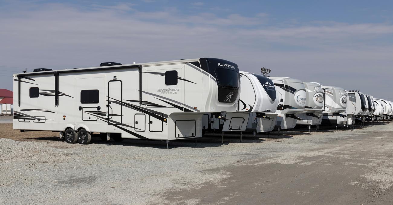 How Tall Are Fifth Wheel Campers? Junkyard Mob