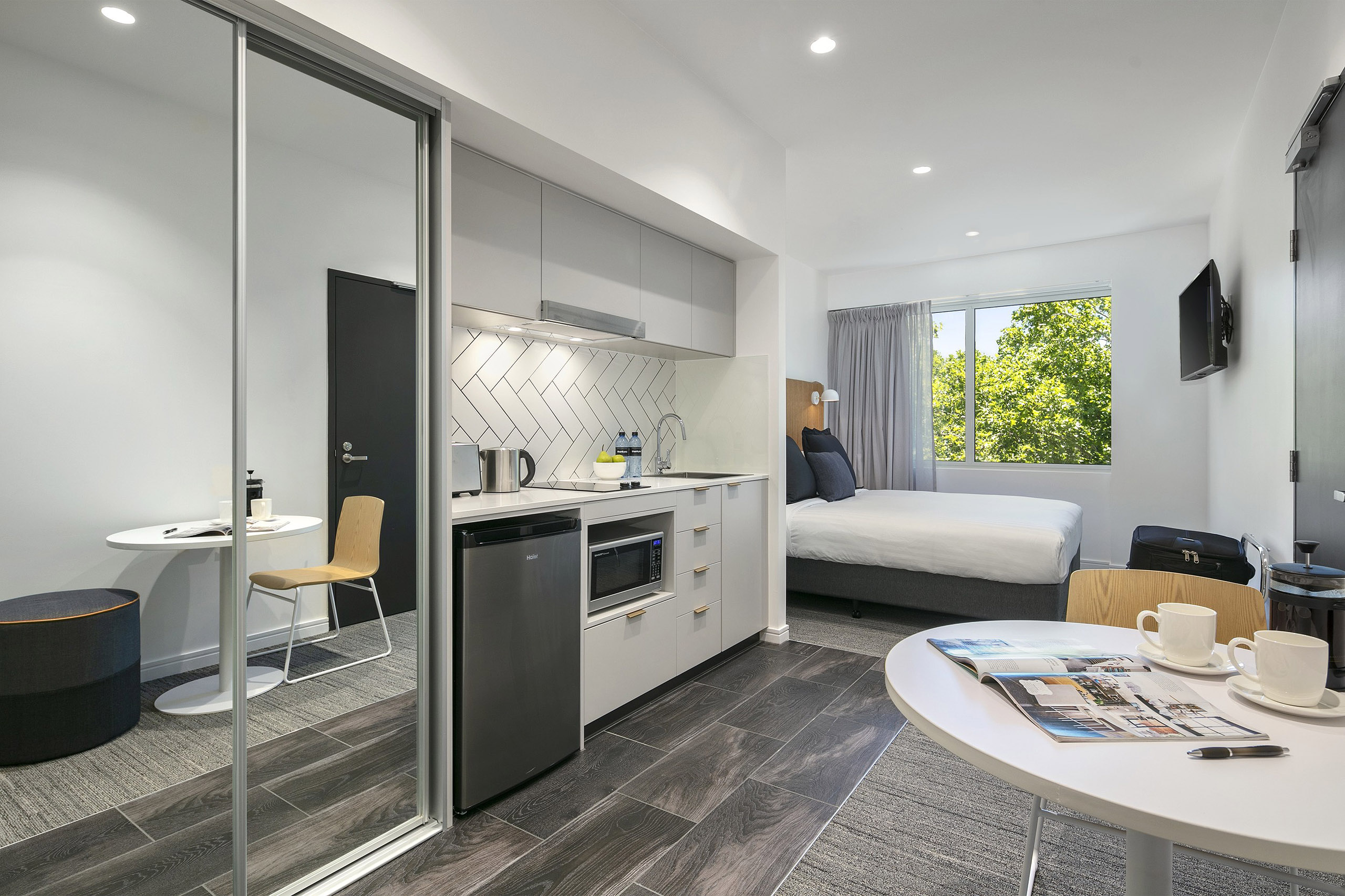 Canberra Apartments: Curtains & Blinds by Countrywide Concepts