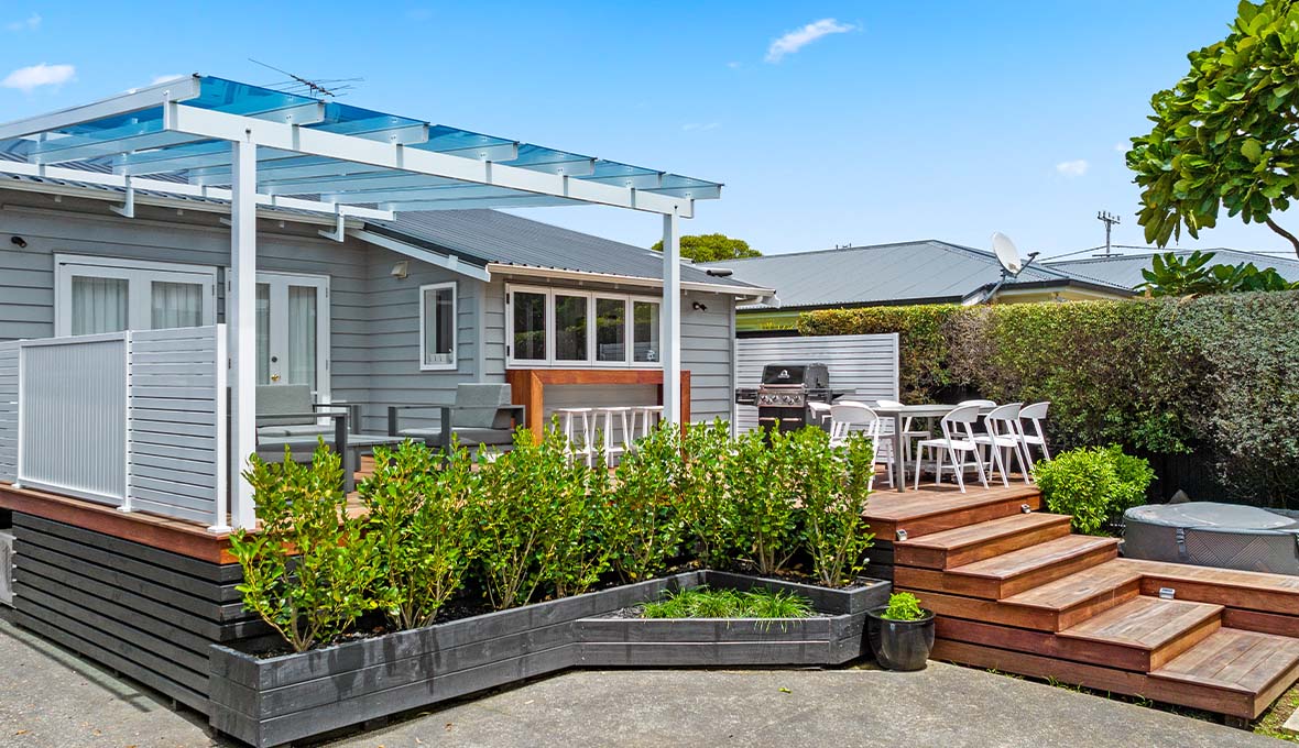 Building a Beautiful Entertainer’s Deck with Pergola in Point Chevalier ...