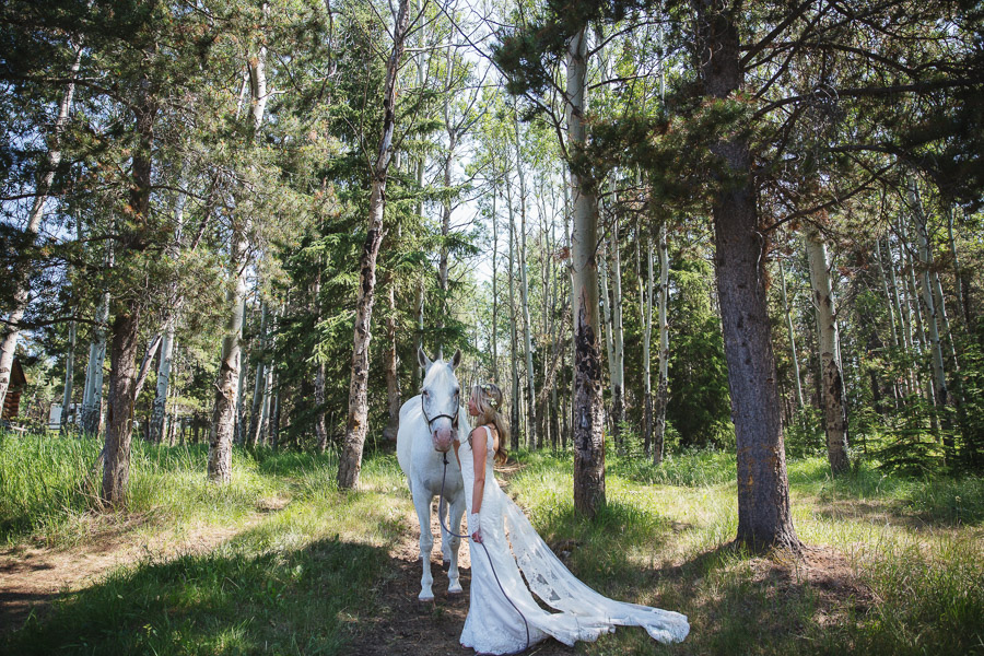 31. bridal-portraits-with-horse