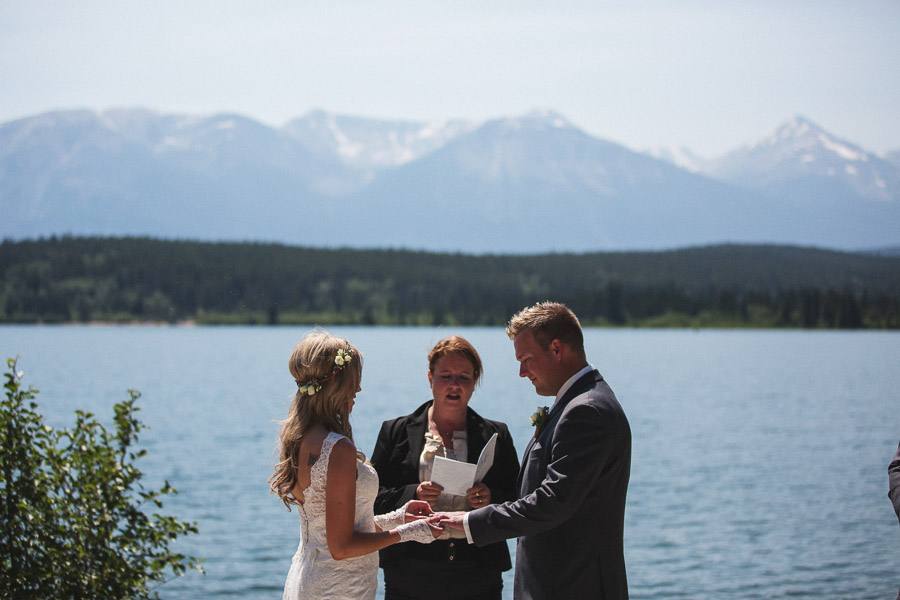 26. outdoor-mountain-wedding