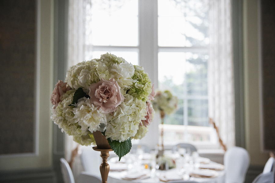 66. neutral-wedding-decor