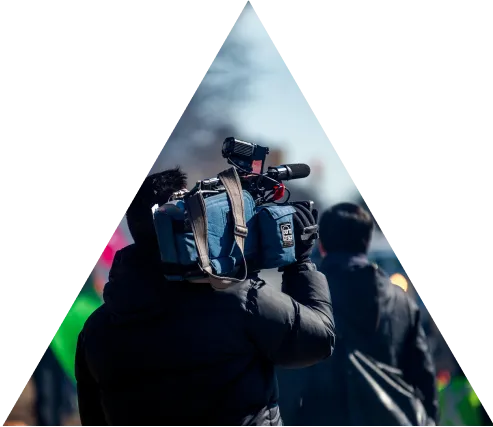 TF1 cameraman in a triangle