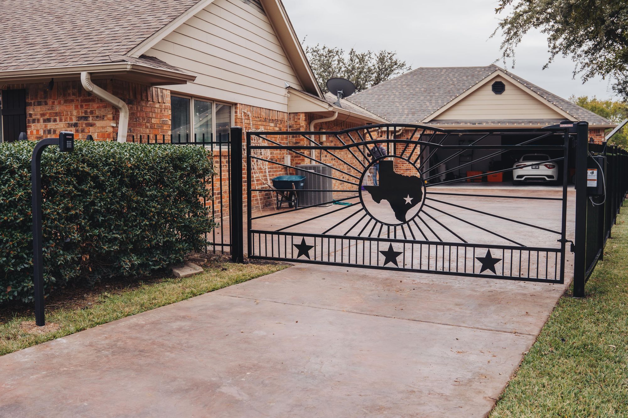 Swing Gate Inspiration & Ideas - Texas Select Fencing