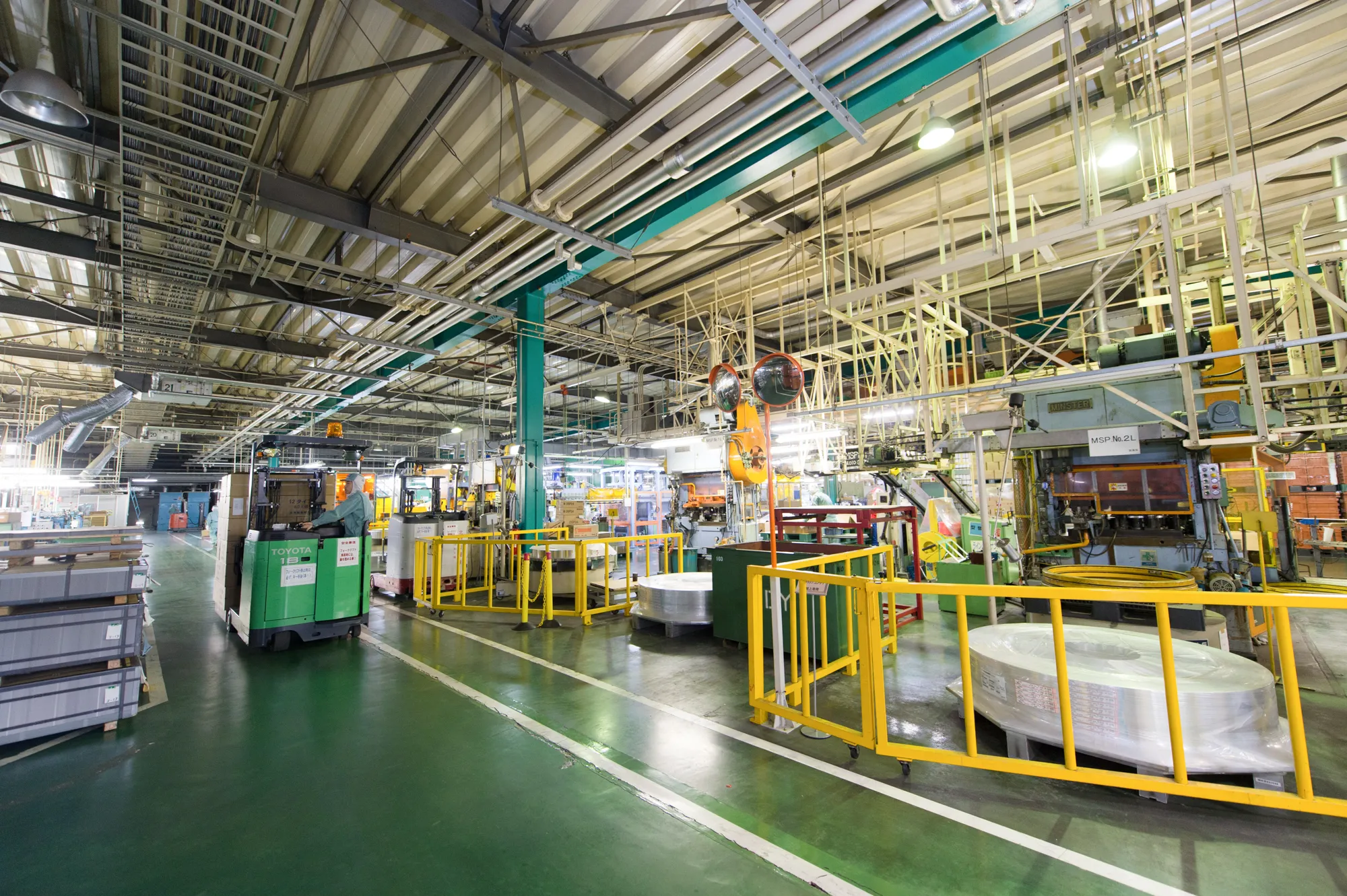 写真作品:金属加工工場内観(金属加工会社・群馬県邑楽郡明和町大輪)|カメラマン派遣のdeltaphoto