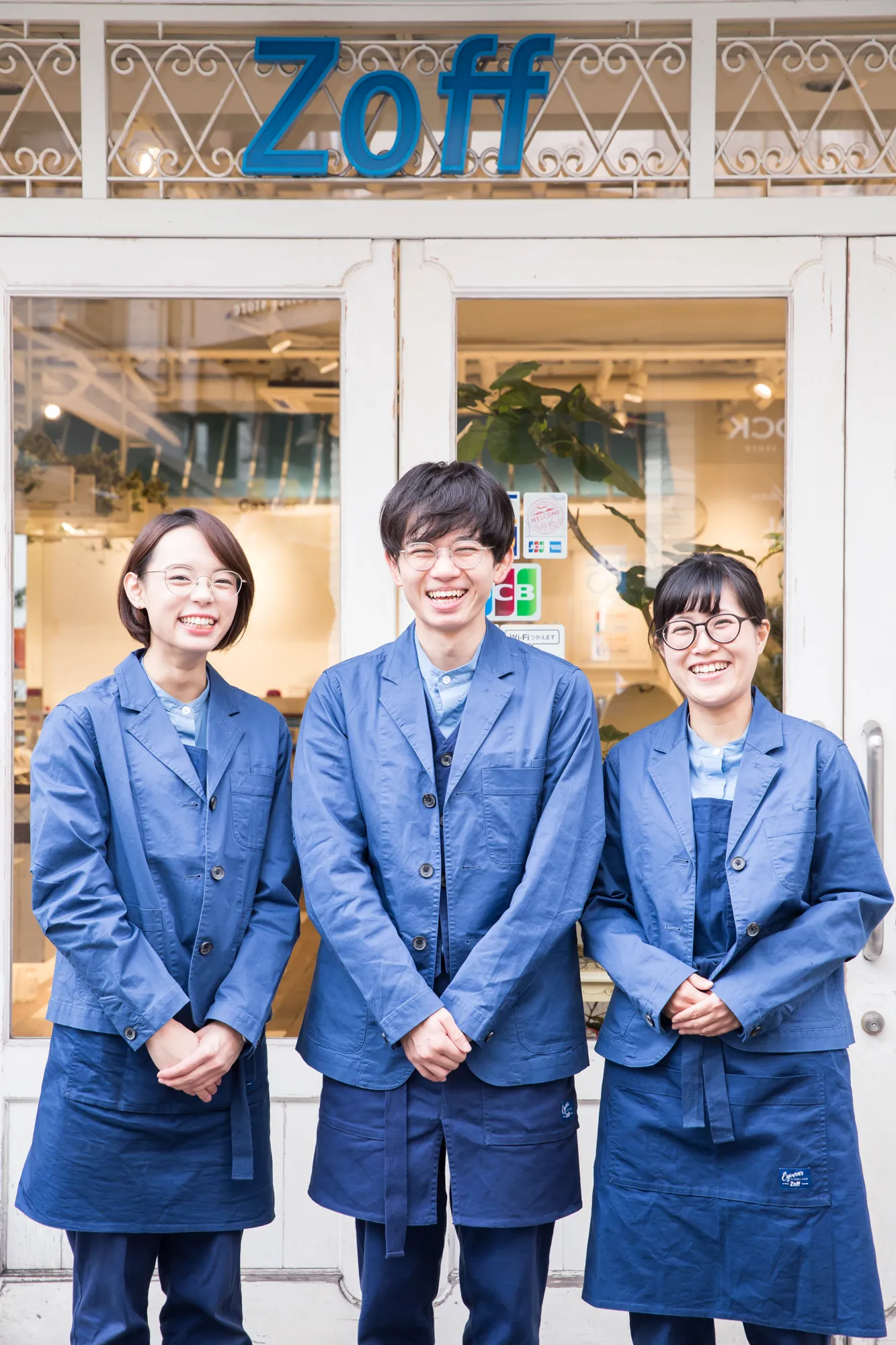 写真作品：メガネショップ「Zoff」のスタッフ（Zoff下北沢店・東京都世田谷区北沢22513）｜カメラマン派遣のdeltaphoto