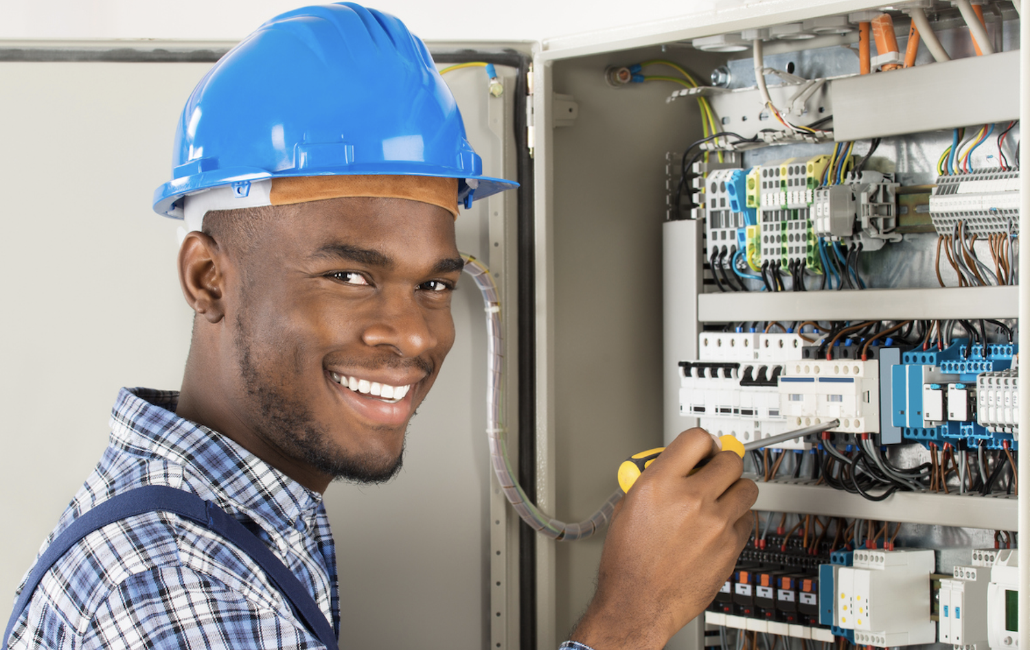 5 Reasons To Only Use Certified Technicians to Install and Maintain Your Inverter