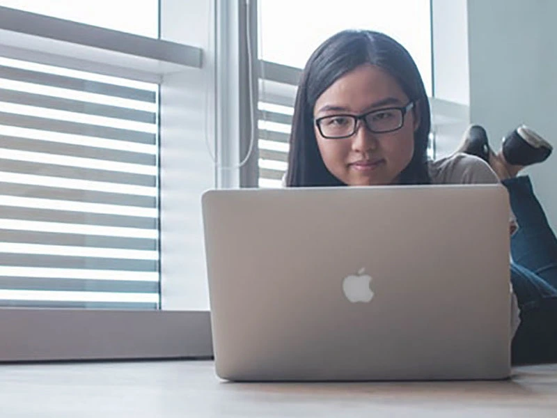 young LGBTQIA+ youth using online therapy