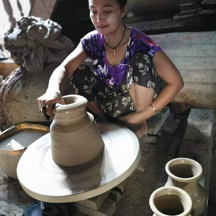 Making Potteries (Photo credit : Sam The Man)