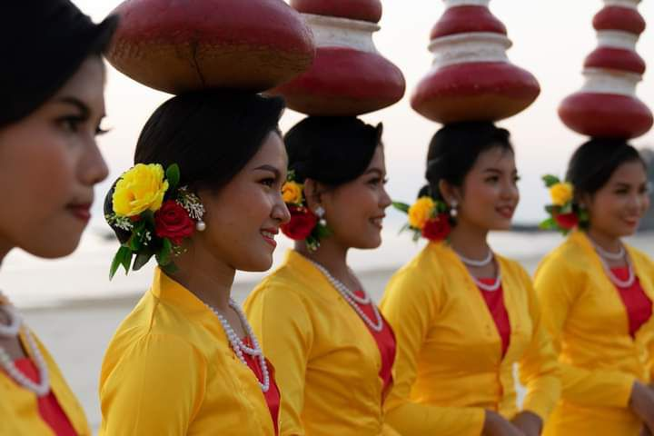 Dawei Pot Dance performance  with Dawei Traditional dress  (Photo Credit: Mr.Pehuen Grotti)