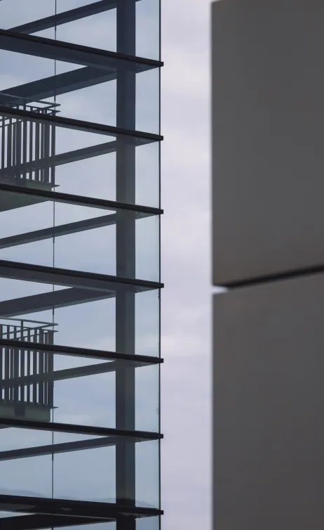 Nærbilde av industrielt kontorbygg