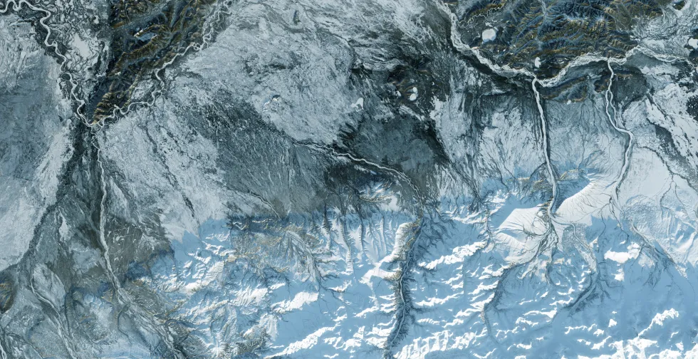 Satelittbilde av fjellområde dekket av snø