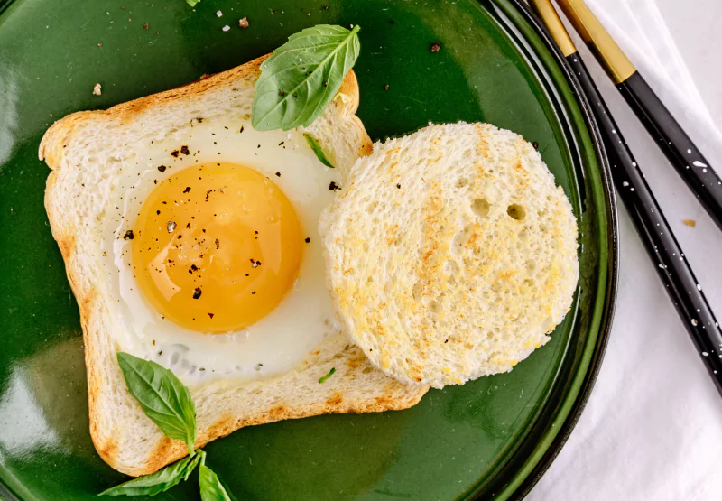 a plate of toast and a fried egg